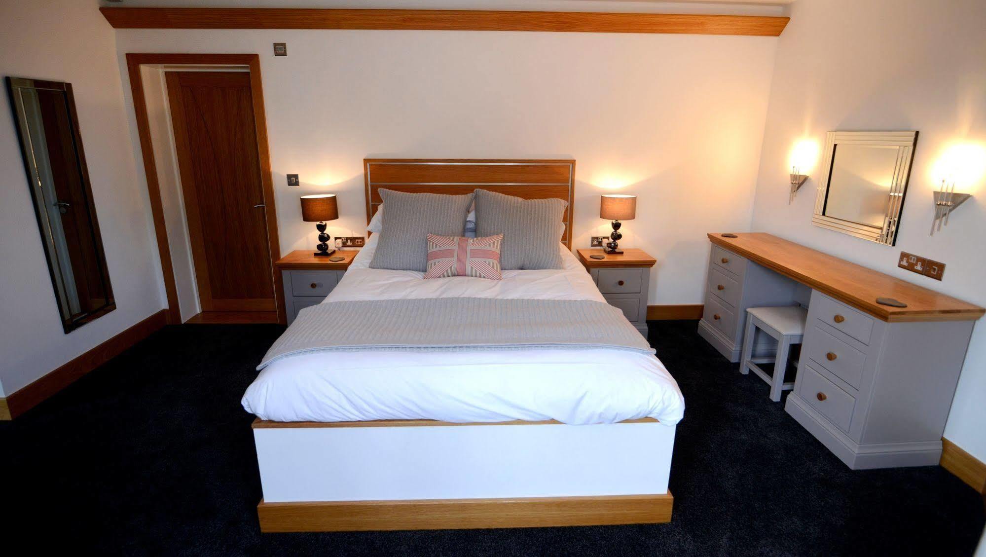 The Oceanic Luxury Aparthotel Falmouth Exterior foto